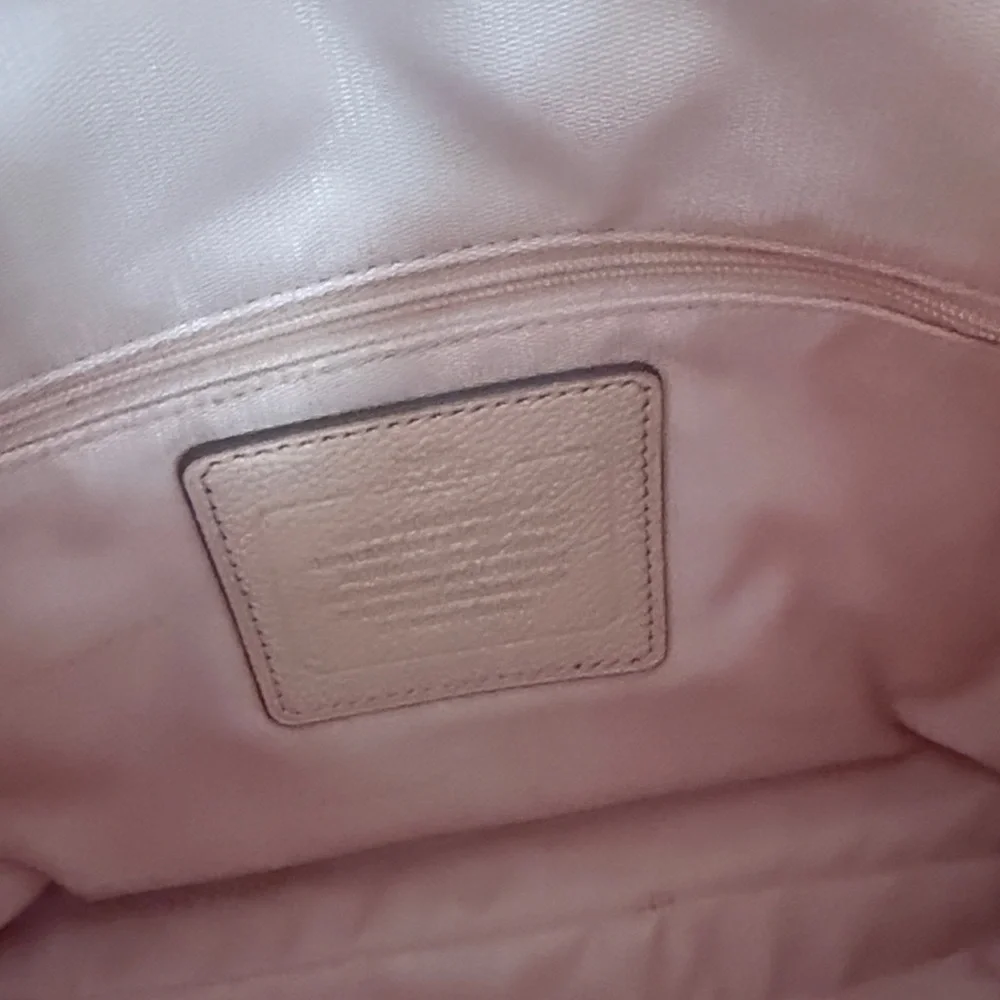 Vintage Coach peach Leather Shoulder Bag - Picture 8 of 13